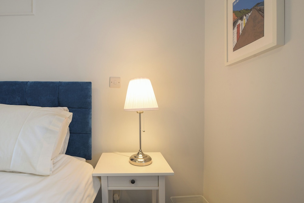 Flat 2, 10 Seafield Road