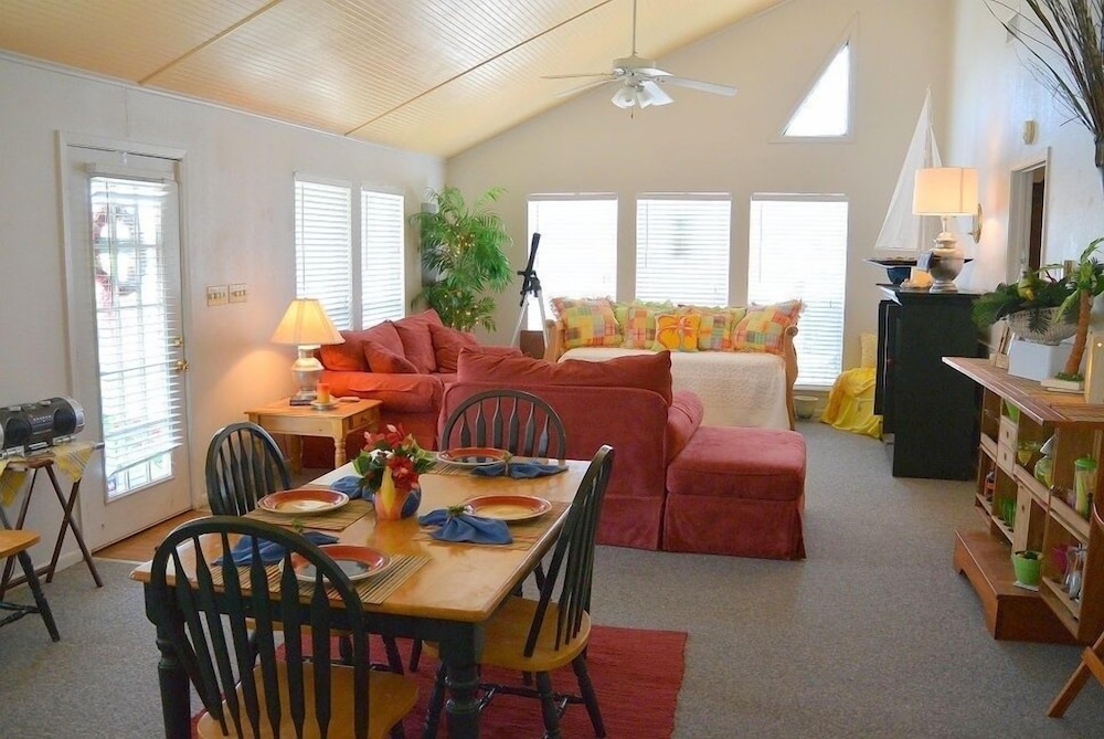 Kokomo Jo's 3 Bedroom Home