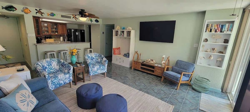 Beachfront Hotspot - New Furnishings - Pool - 1st Floor