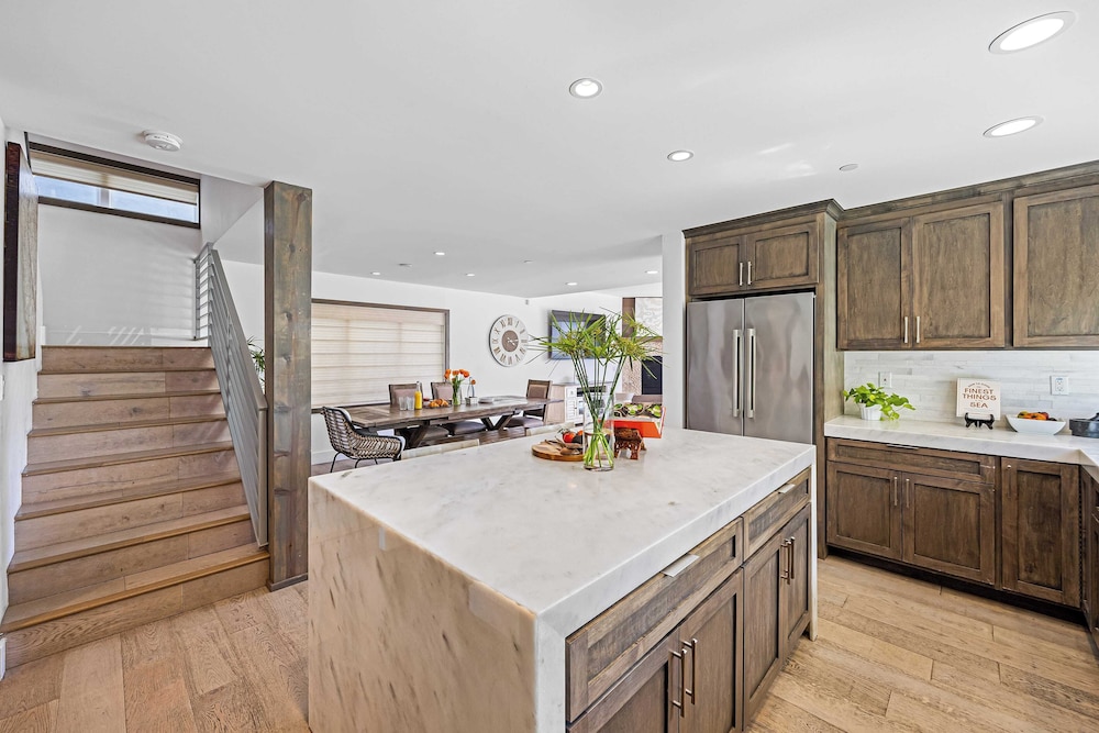 200 East Balboa Oceanview Rooftop Steps to Sand, Pier, Boardwalk & Dining