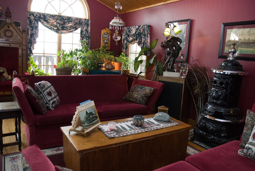Joe-Lin Station Bed & Breakfast
