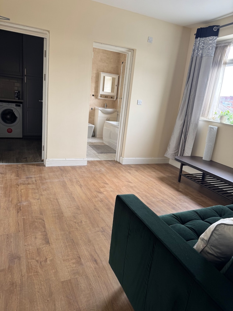 Close Central London 2 bed Flat Sleeps 4