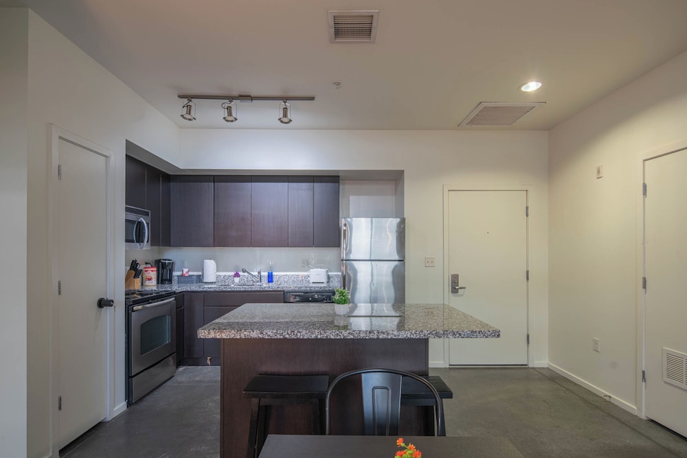 ROVE LIVING/KL - Roosevelt Point