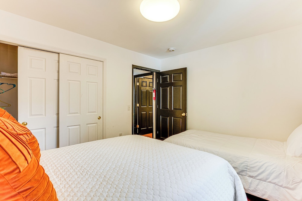 8 Mi to Nyc: Centrally Located Jersey City Apt!