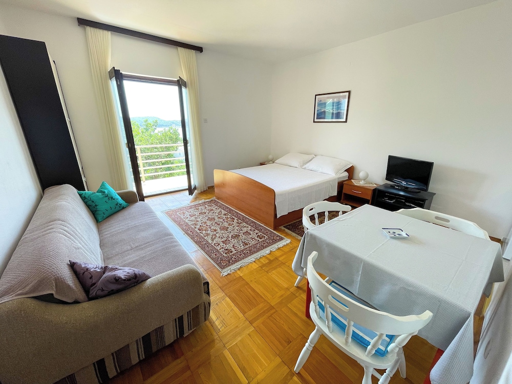 Studio apartment Šarić 2
