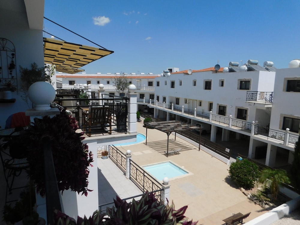 Paramount Gardens Resorts C202