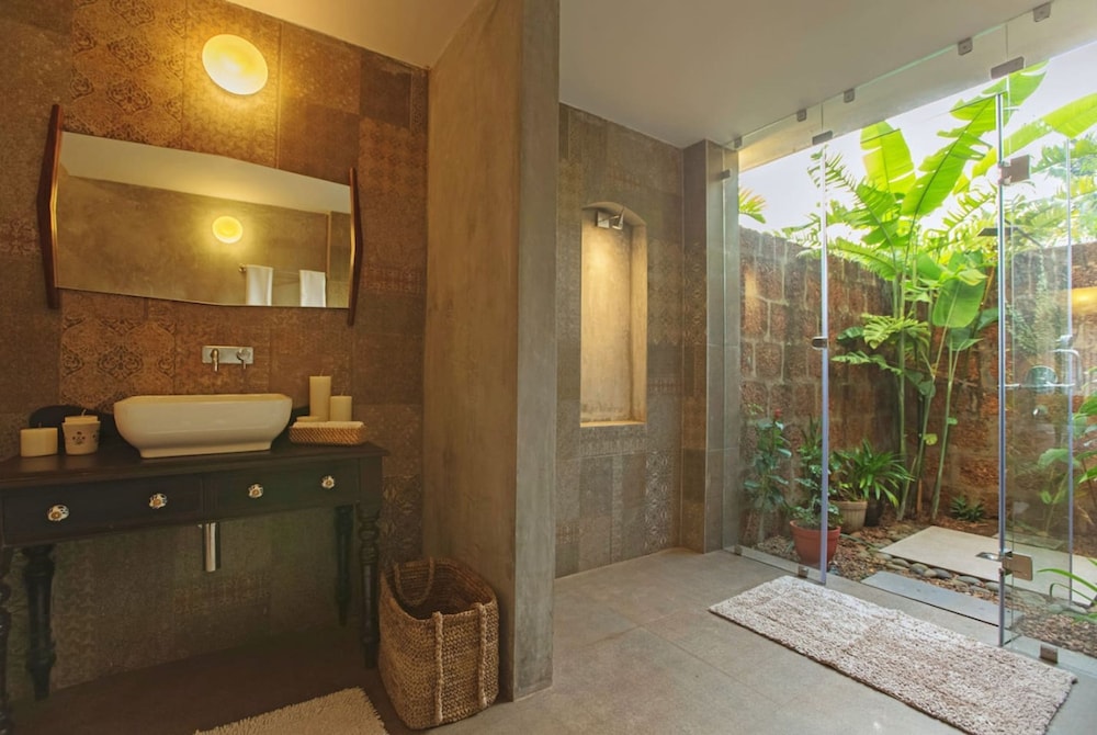 Salt by Hireavilla - 4BR w Heated Pool in Siolim