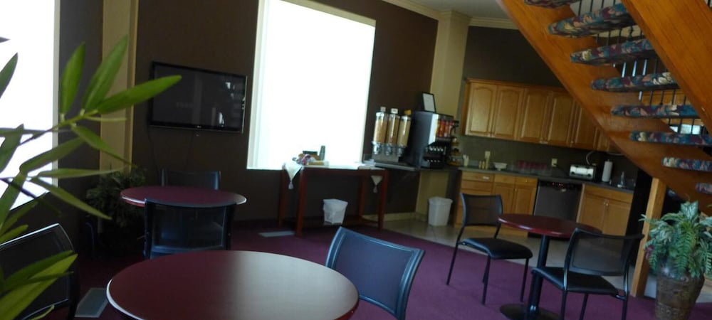 Fort Mcmurray Vacations - The Bridgeport Inn - Property Image 8