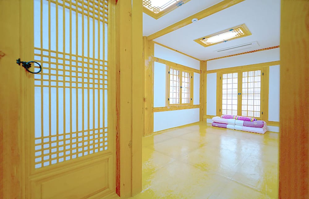 Lee Ga Hanok