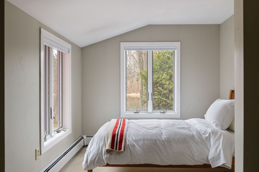 River House in the Heart of Middlebury view 4