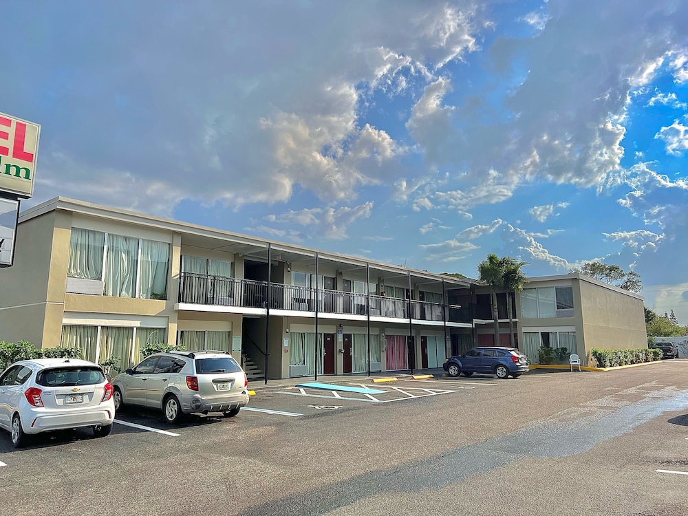 River Palm Hotel