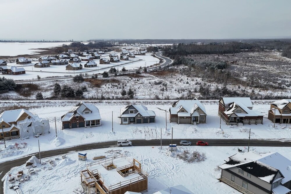 Spacious Brand New 4-bed Retreat in Quinte West