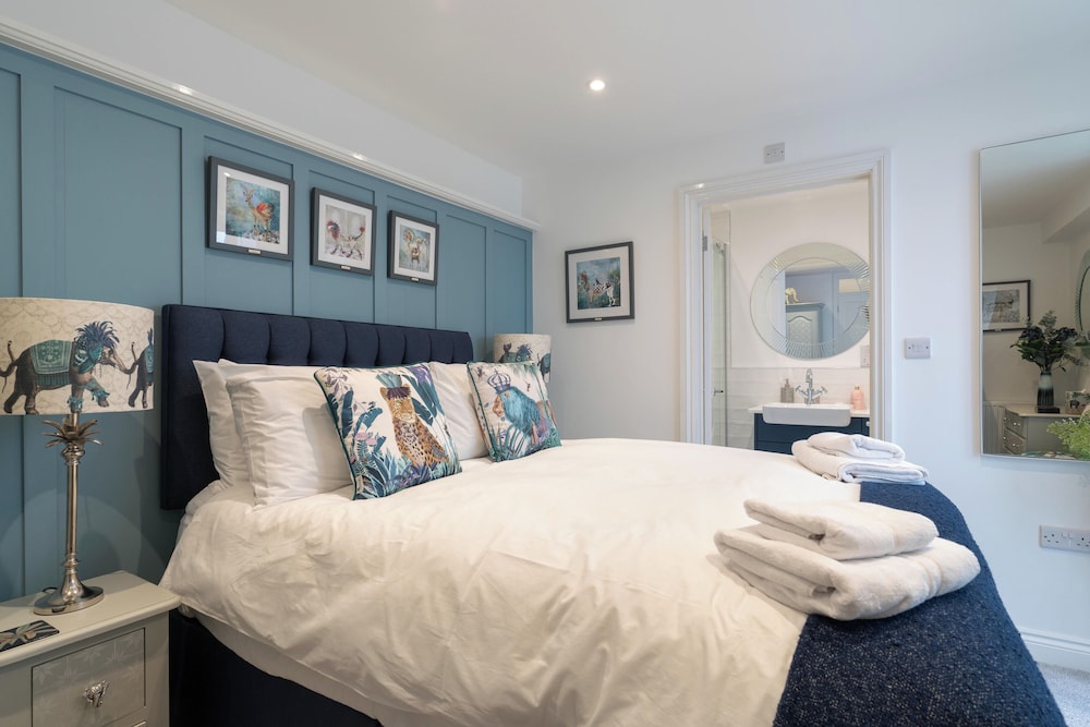 Stunning 2BD in the Heart of Cheltenham view 4