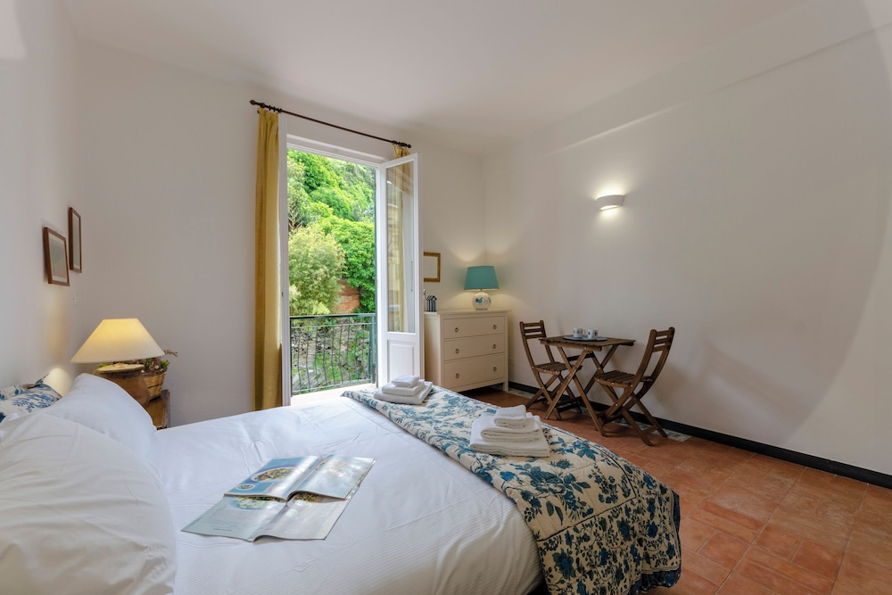 Vernazza Apartments