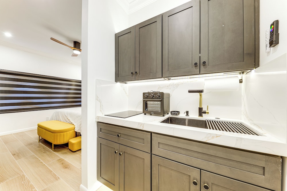 4 Mi to Beach: Modern Condo in Wilton Manors