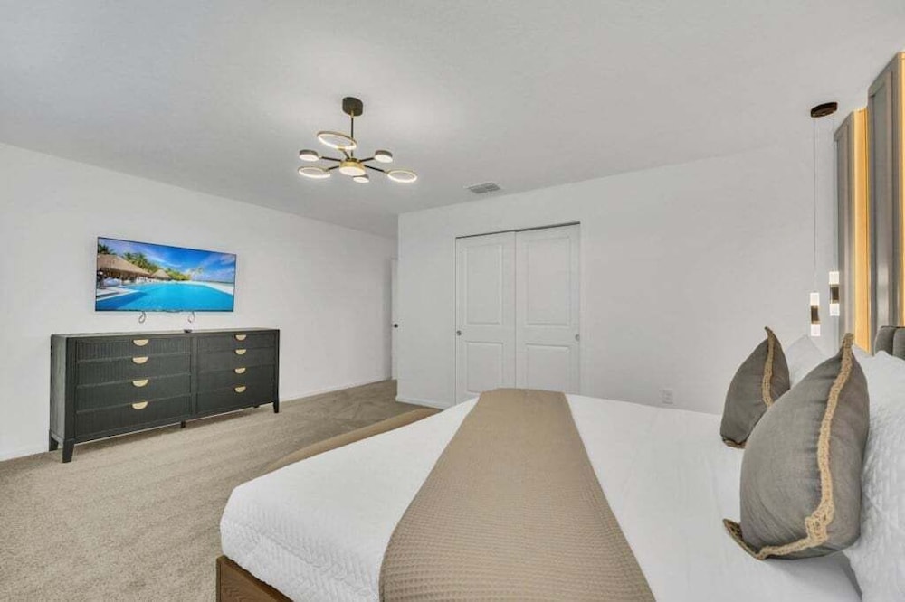 Private Pool, Spa, Movie Theater Room For Family! 7 Bedroom Villa