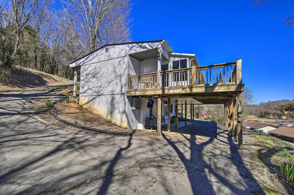 Kingsport 'boone Lake Hideaway' w/ Deck & Views!