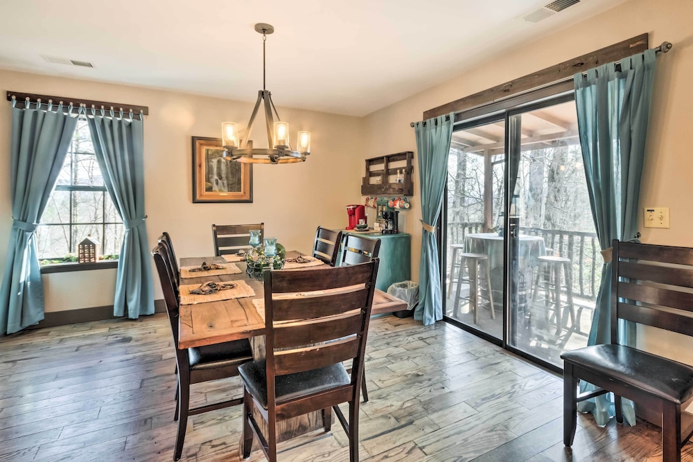 'joshuas Lodge' w/ Hot Tub + Mountain Views! view 2
