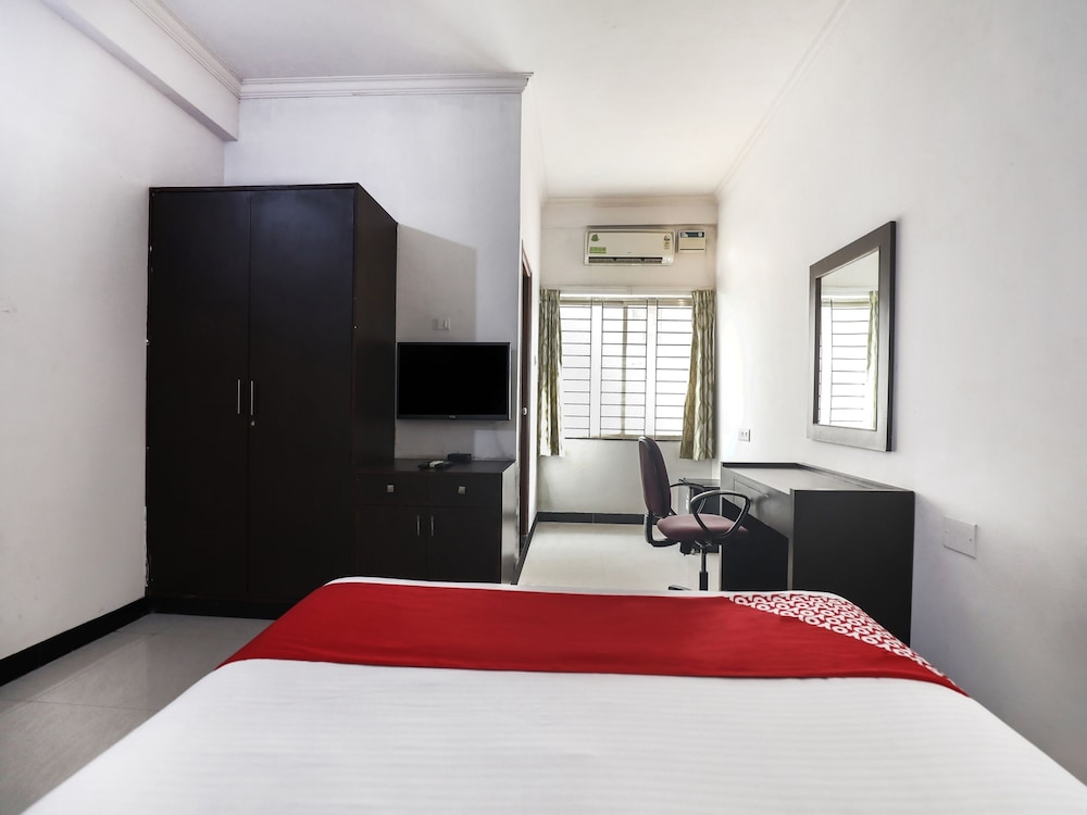 OYO 29638 Gmr 18 Hotel