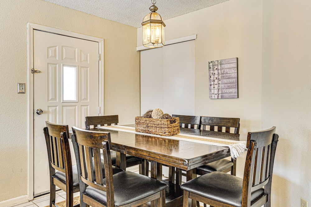 5 Mi to Eagle Creek Park: Home w/ Fenced Yard!