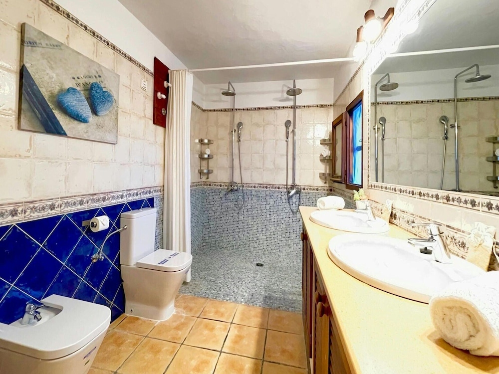 Holiday Home Near Stunning Beaches