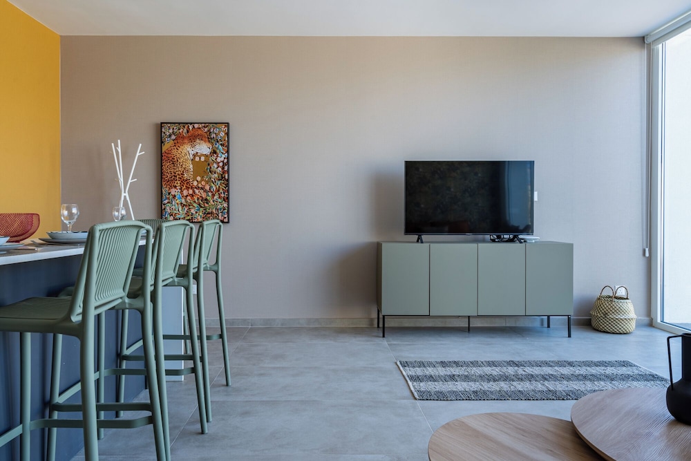 Blu Horizon - Stylish Living with Pool & Balconies in Protaras