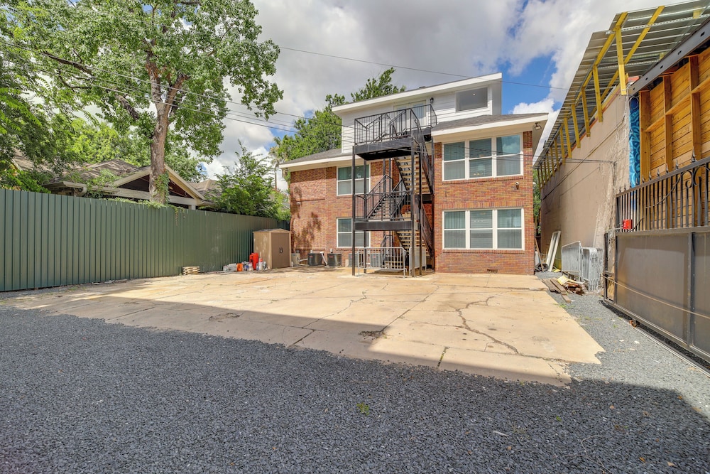 Central Houston Apartment w/ Furnished Patio!