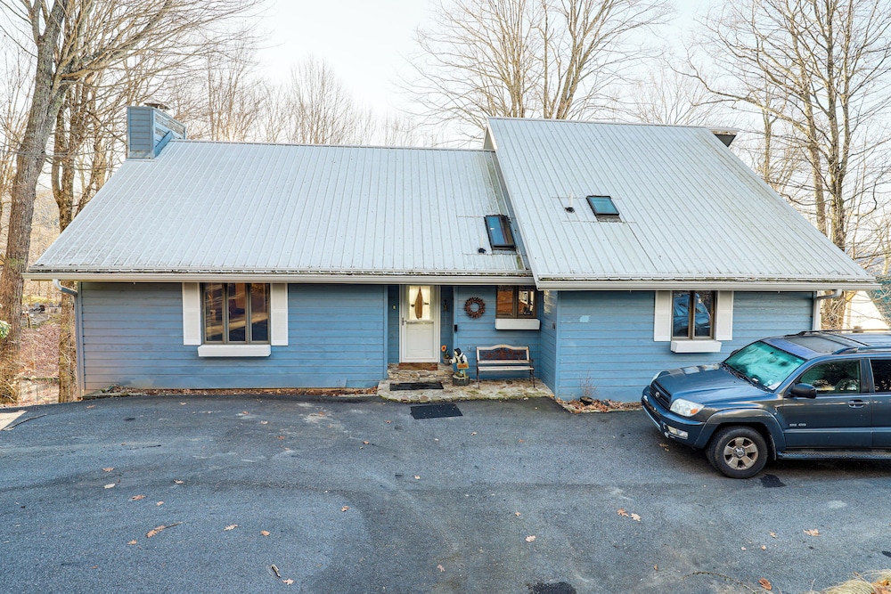 2 Mi to Ski Slopes! Mtn-view Home in Mars Hill