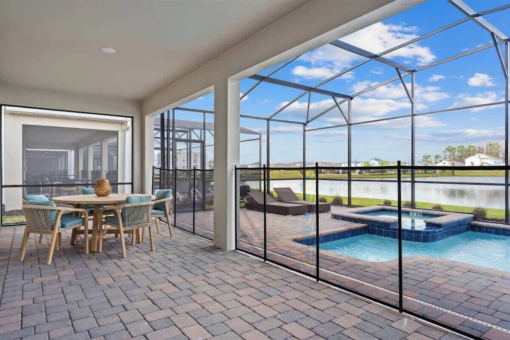 Themed 7bedroom and Pool 18 Guests