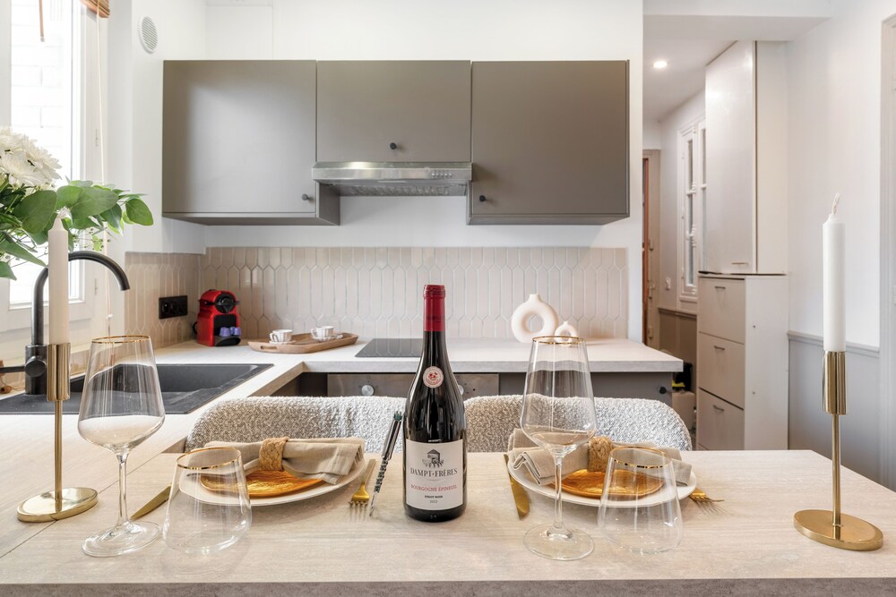 1536 Daumesnil