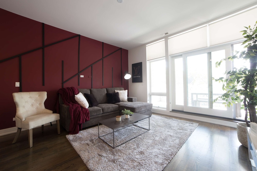 4-bedroom Condo Near Fulton Market w Rooftop