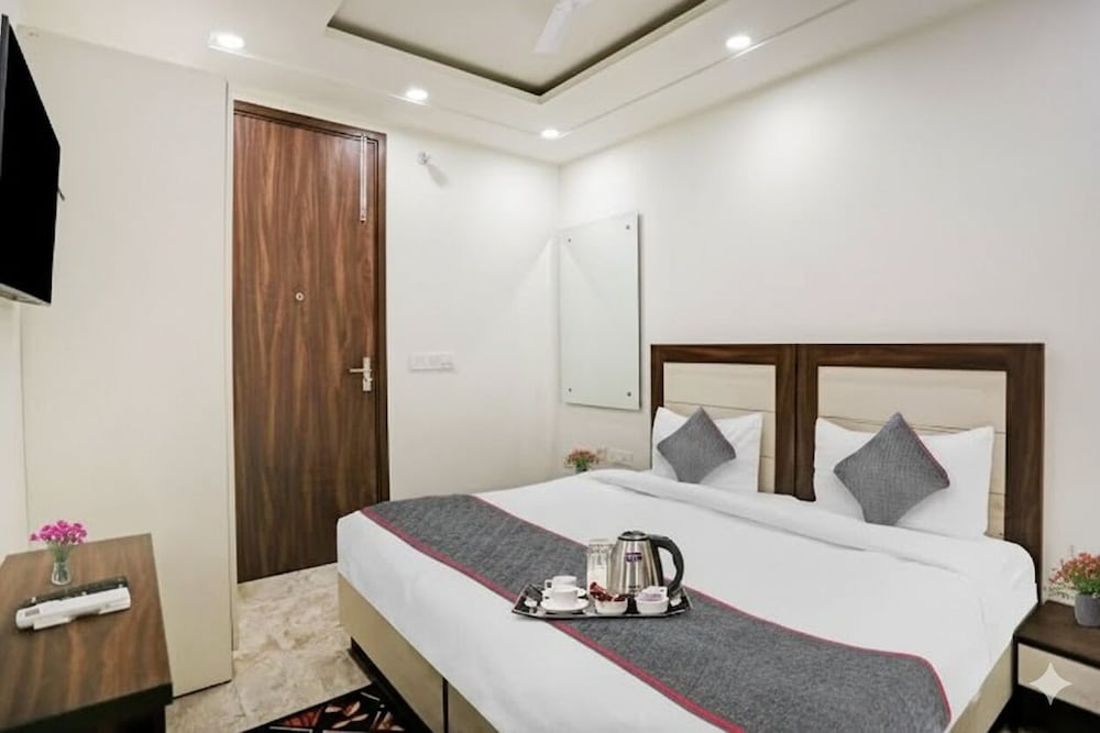 Hotel HomeAste 001 Near Yashobhoomi Convention Center