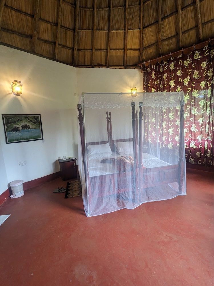 Cwmbale Eco-Tourist Lodge view 5