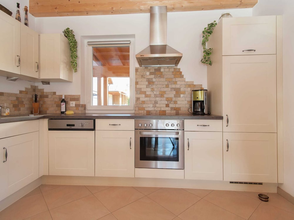 Spacious Chalet near Ski Slopes in Kotschach-Mauthen view 5