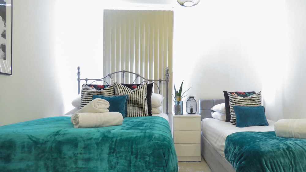 Tudors eSuites Apartment with 4 Beds view 2