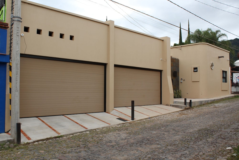 Large Modern Ajijic 1 King Bdrm Home -walk To Everything -gym -pickleball Court