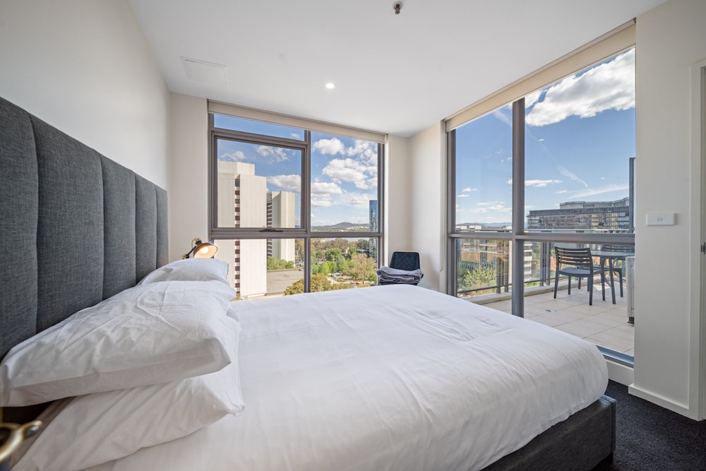 Glorious Central Canberra 1-bed With Pool & Sauna