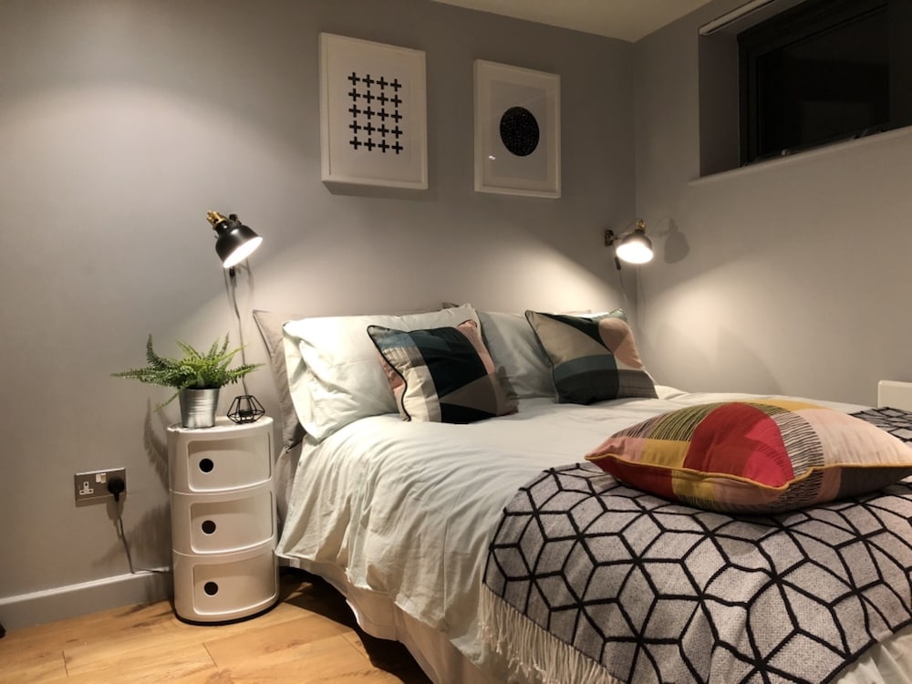 4B Loft Penthouse Industrial City views