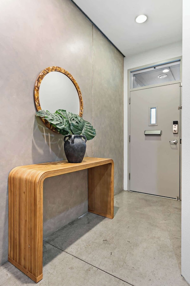 Gaslamp Row House - Sleeps 8 Private Garage AC
