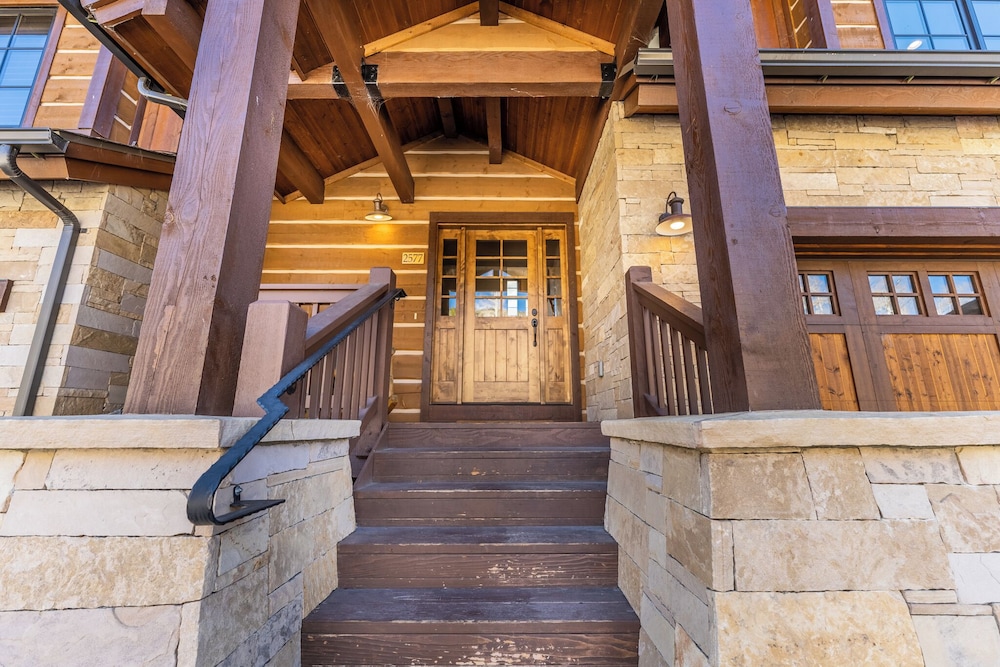 223 Caravelle Drive