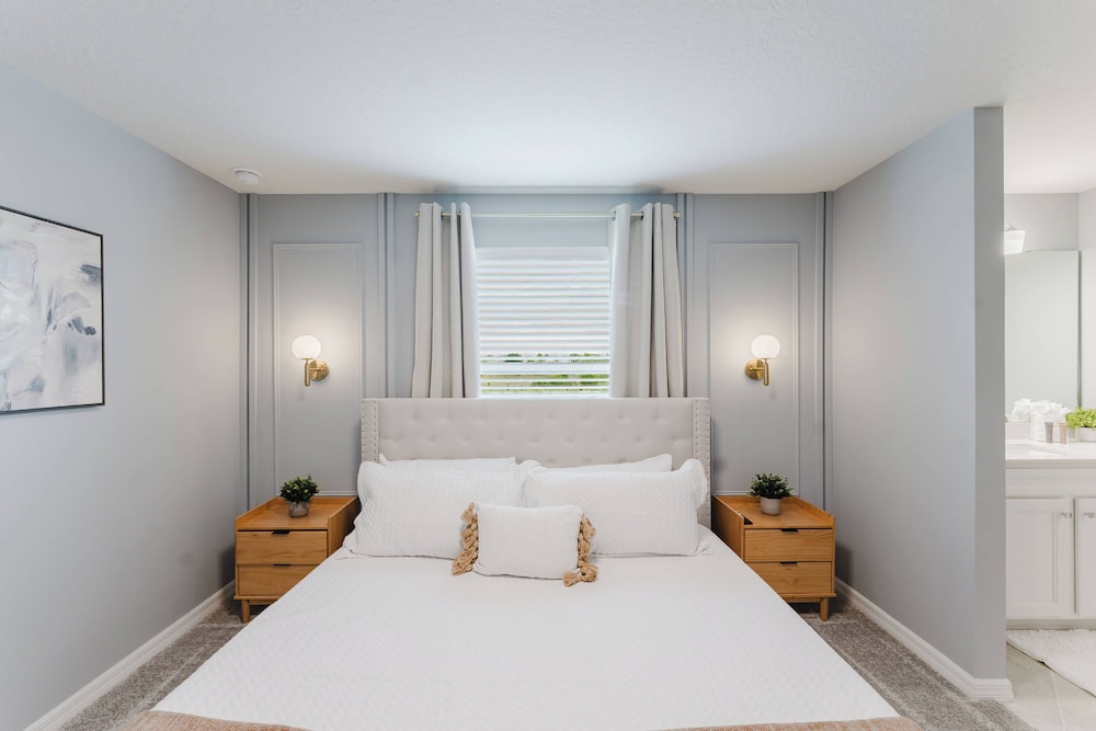 Stunning 8BR Pool Gameroom Minutes to Disney