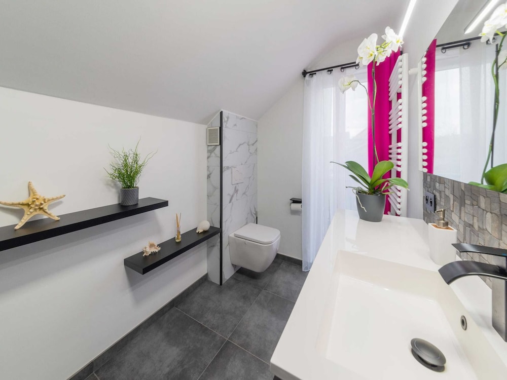 Holiday Home in Noiseux With Fenced Garden