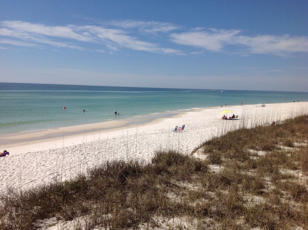 Pelican Point 2 Bedroom Townhouse by RedAwning