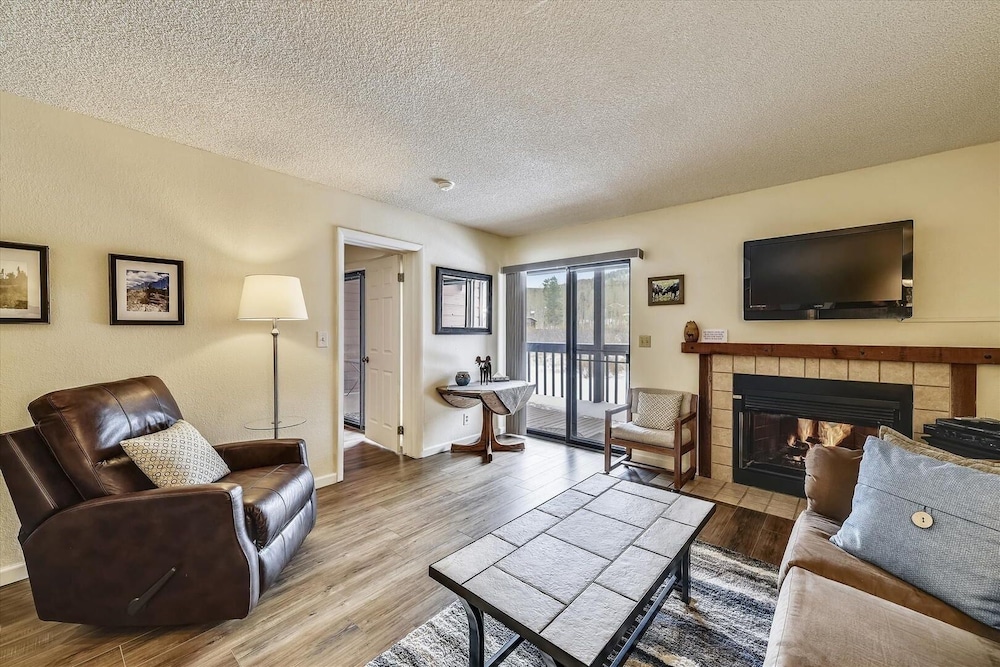 Mountainside 145a 2 Bedroom Condo by RedAwning