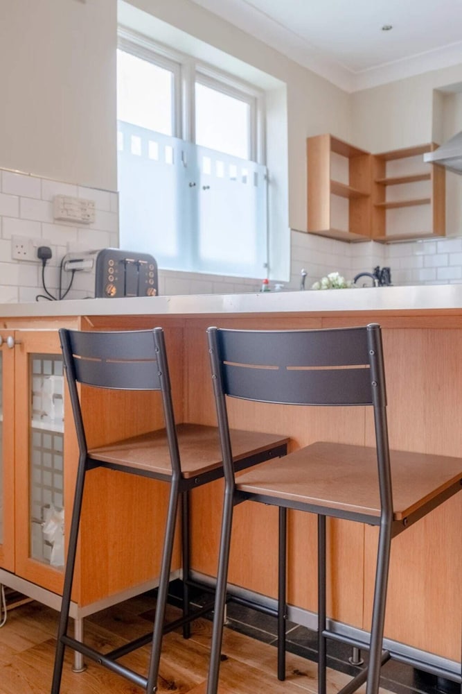 Lovely 1 Bedroom With Patio - 10 Mins From Hyde Park