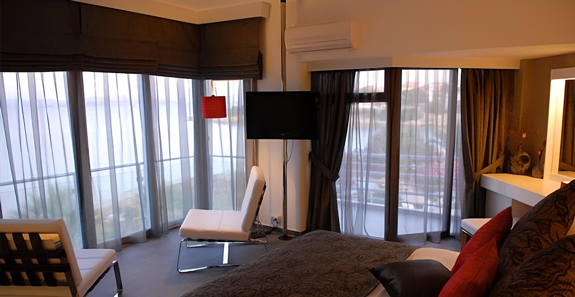 Ladin Hotel