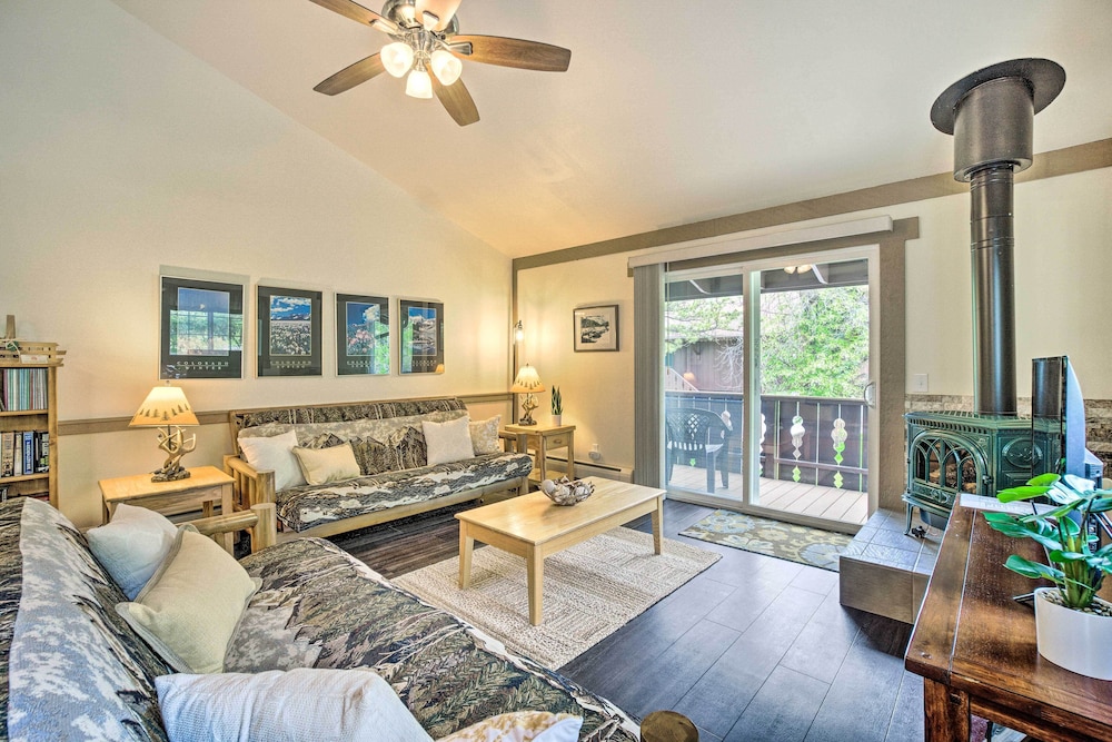 Cozy Condo on Fall River - 1 Mile to Rmnp Gate! - Property Image 3