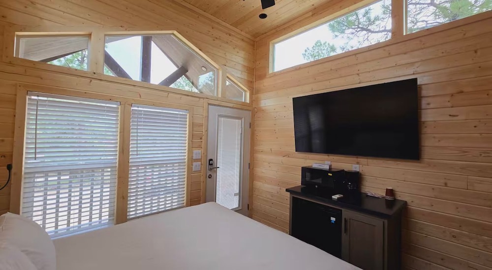 Luxury Tiny Homes - Deluxe King Room