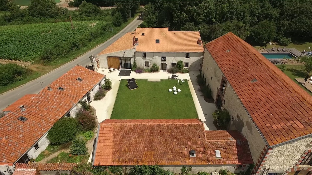 Hotel B&B Le Carré 1705 - Image 1