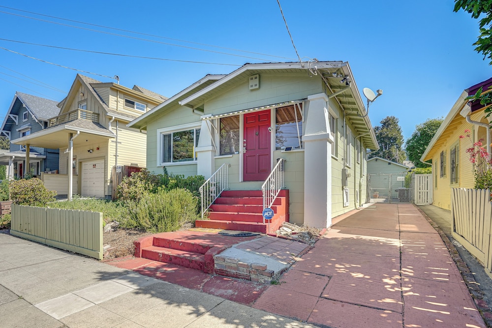 Walkable East Bay Home - 2 Mi to Bart Station